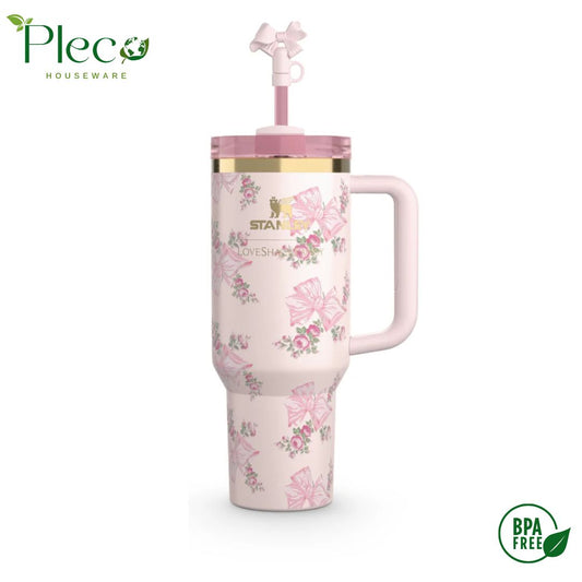 The Stanley X LoveShackFancy Holiday Quencher 40oz - Rosa Beaux Pink (Gift Box)